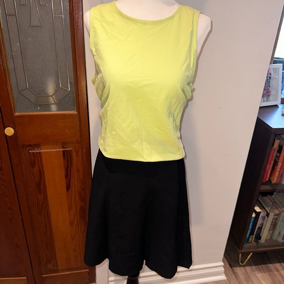 H&M Tennis Skirt Large - Picture 2 of 3